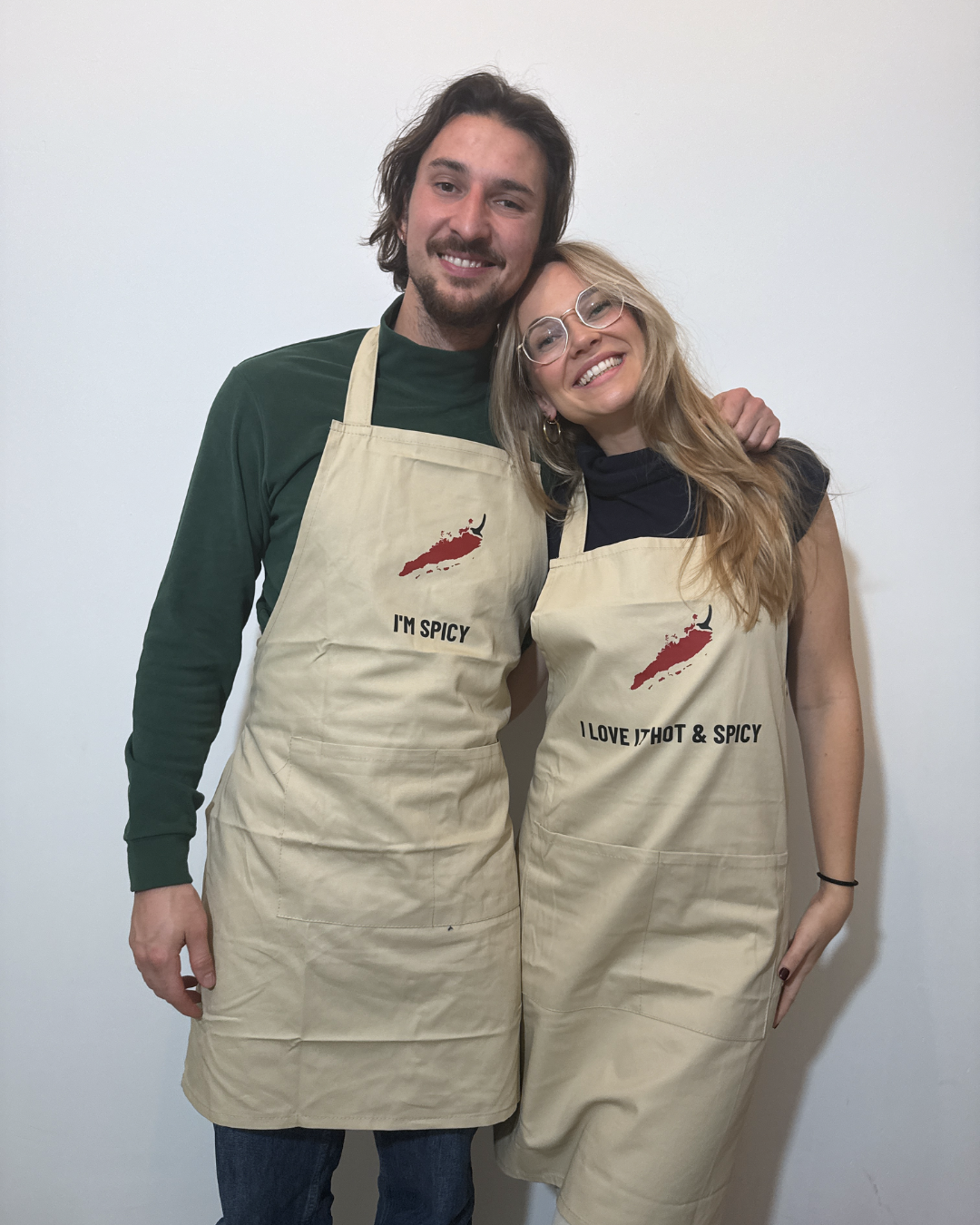 Leuk stel schorten i'm Spicy en i like it hot & spicy Oma Sambal