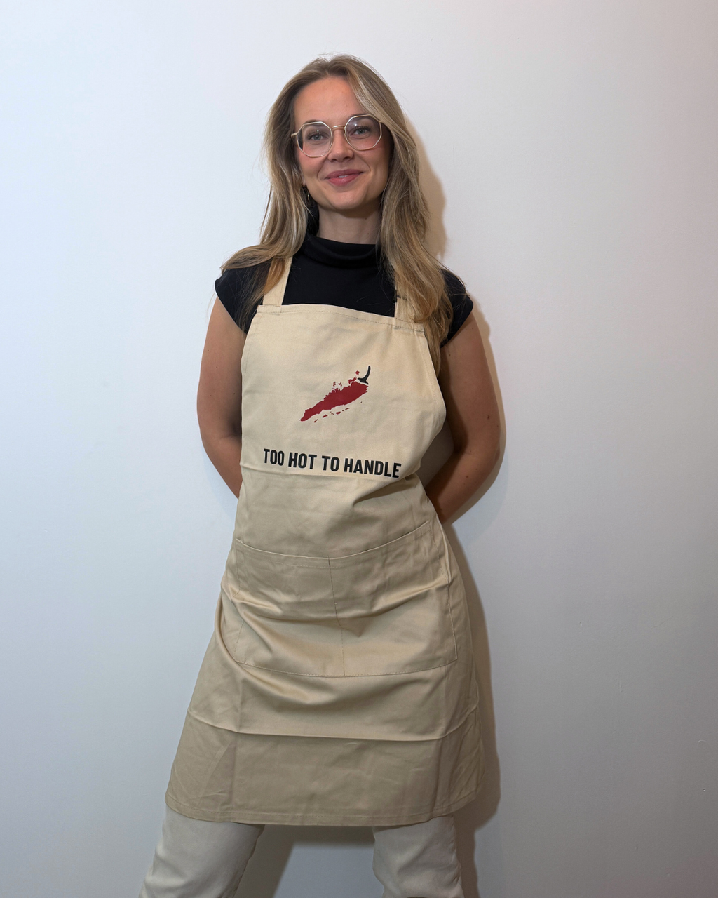 Keukenschort 'Too Hot To Handle' Oma Sambal