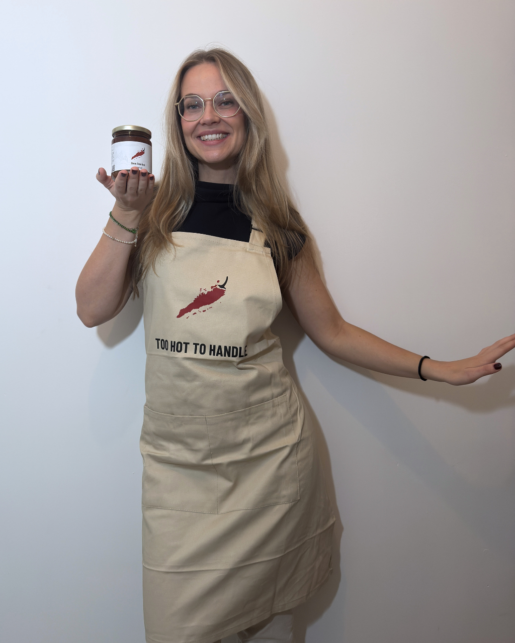 Keukenschort 'Too Hot To Handle' Oma Sambal